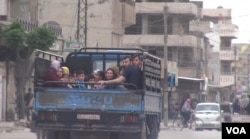 Civilians flee Qamishli due to Assad mortar attacks in the city, April 21, 2016.