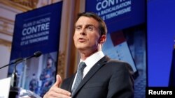 Thủ tướng Pháp Manuel Valls phát biểu trong một cuộc họp báo ở Paris, 9/5/2016.