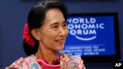 Pemimpin oposisi Burma Aung San Suu Kyi mengatakan ia ingin menjadi presiden Burma pada tahun 2015, hari Kamis (6/6).