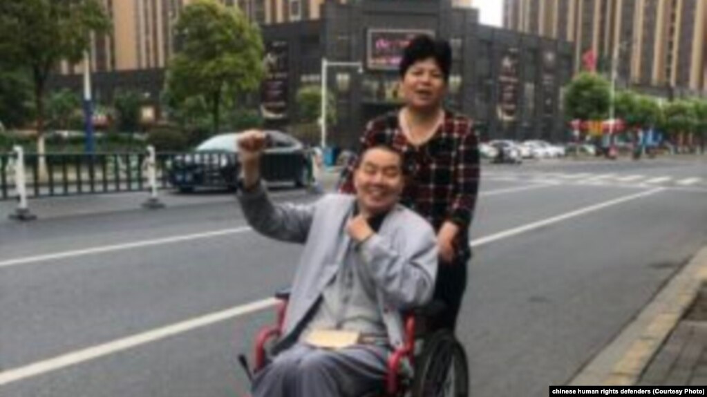 中国江苏常州的人权活动人士张建平和夫人(取自人权捍卫者网站)。