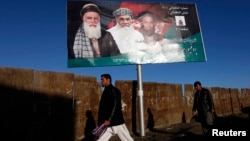 پوستر تبلیغاتی عبدالرسول سیاف، یکی از کاندیداهای انتخابات ریاست جمهوری افغانستان
