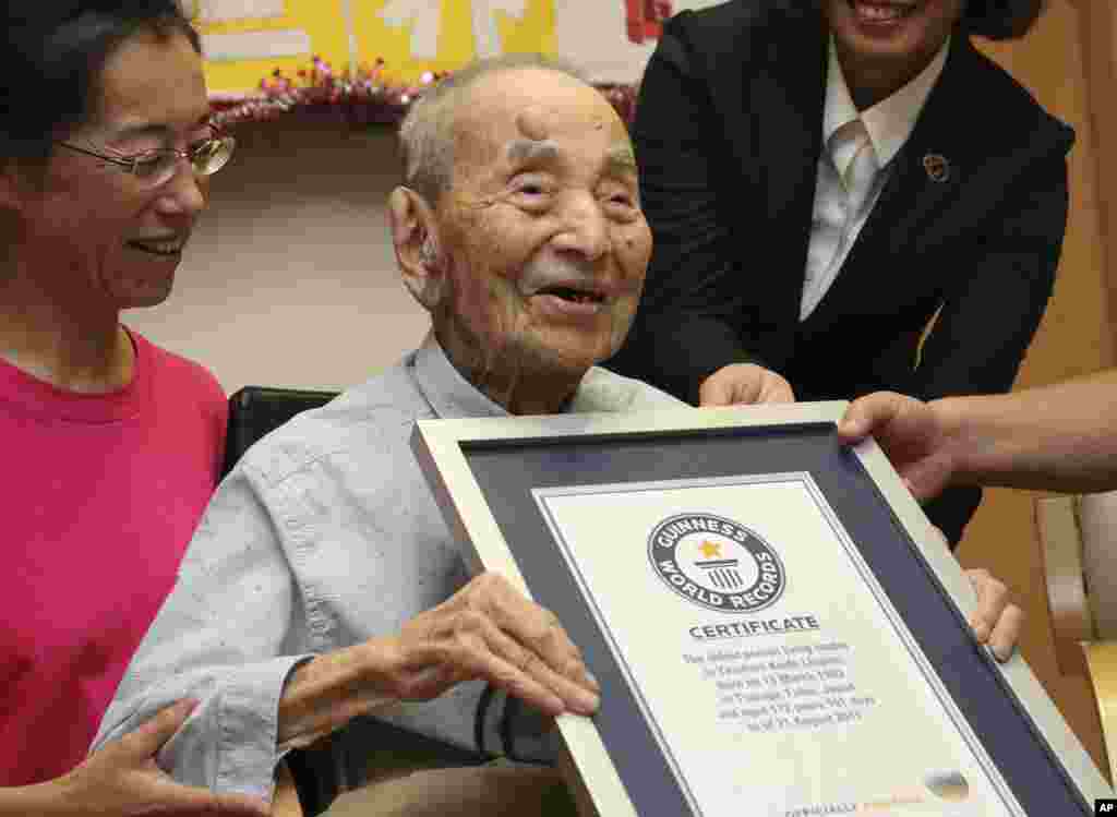 Yasutaro Koide, 112, receives the Guinness World Records certificate as he is formally recognized as the world&#39;s oldest man at a nursing home in Nagoya, central Japan.