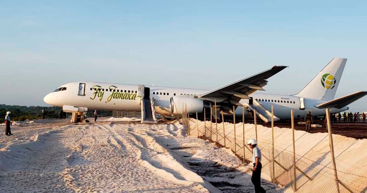 その他 RUNWAY MAY Jet Overshoots Runway in Guyana, Several Injured