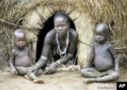 An Omo woman and her children outside their home on the banks of Ethiopia’s Omo River