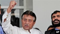 Mantan Presiden Pakistan, Jenderal Pervez Musharraf tiba di kota Karachi, Pakistan hari Minggu (24/3). 