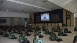 Puluhan siswa menonton bersama Pidato Presiden Joko Widodo saat Hari Lahir Pancasila 1 Juni. (Sumber: Secapa AD)