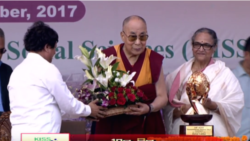 ༧གོང་ས་མཆོག་ལ་ཀ་ལིན་གྷ་སྤྱི་ཚོགས་ཚན་རིག་སློབ་གཉེར་ཁང་གི་གཟེངས་རྟགས་འབུལ་བཞེས་མཛད་པ།