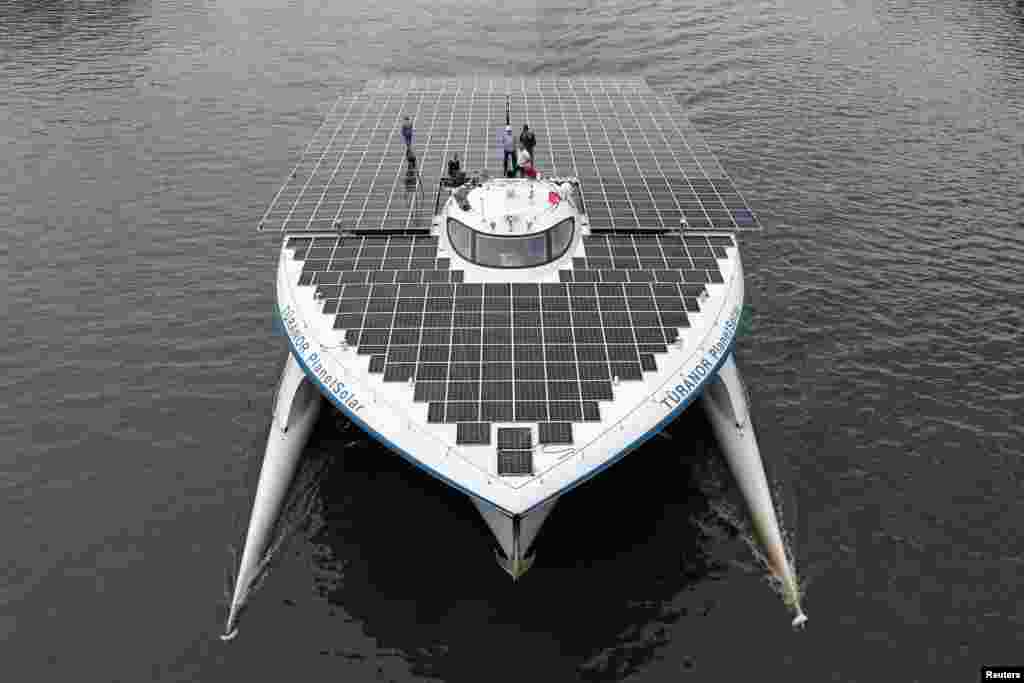 کشتی ٹورانر میں ایسی بیٹریاں نصب کی گئی ہیں جو شمسی توانائی سے چارج ہوتی ہیں۔