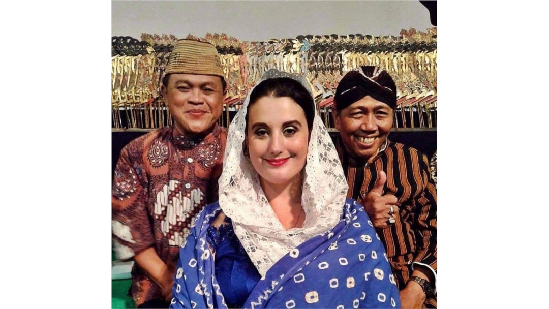 Megan O'Donoghue, seniman asal Amerika yang mahir berbahasa Indonesia dan bisa menyinden (dok: Megan O'Donoghue)