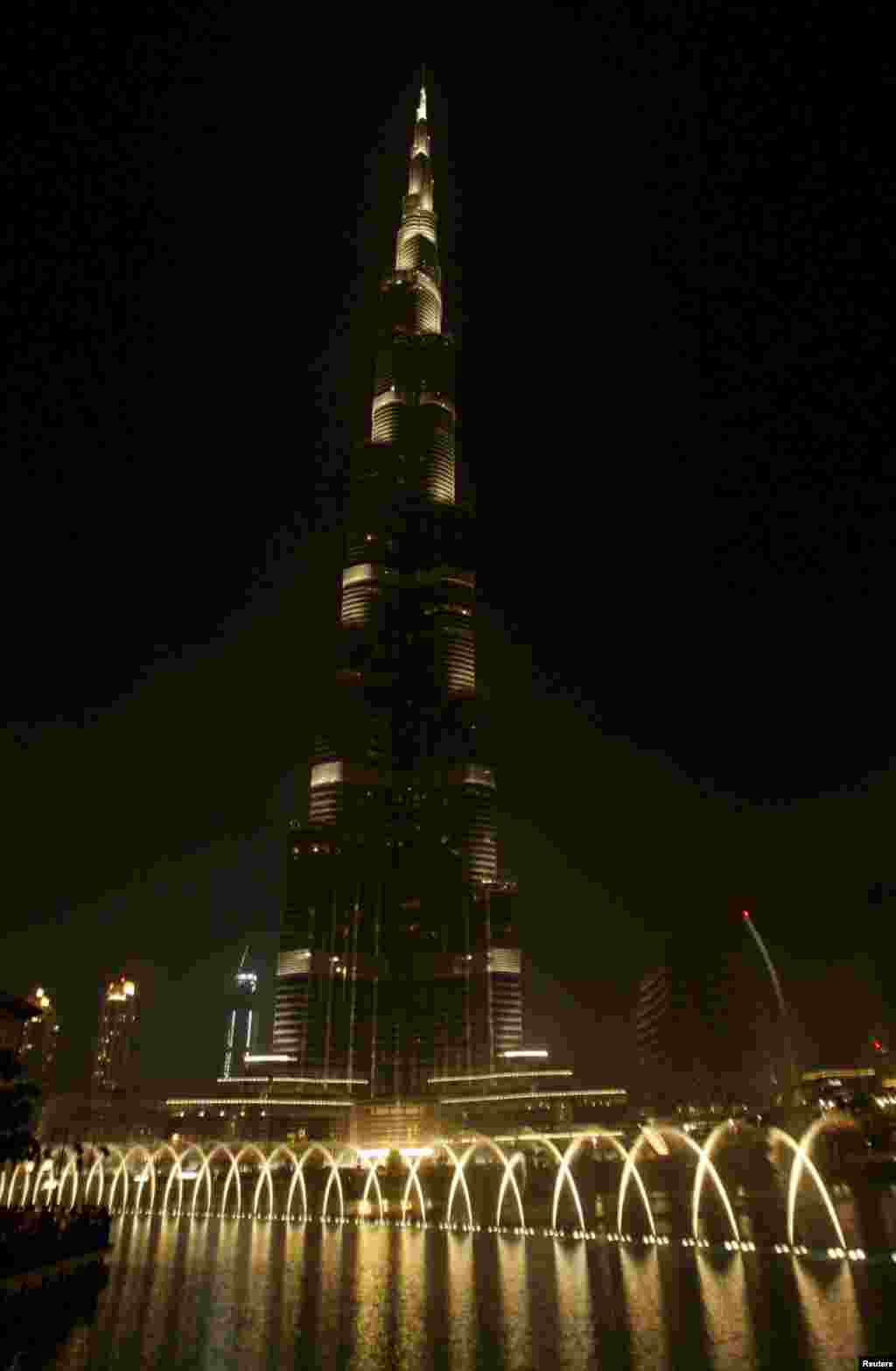 دنیا کی بلند ترین عمارت برج خلیفہ 