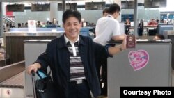 冯正虎在上海机场被拒绝出关（冯正虎推特图片）