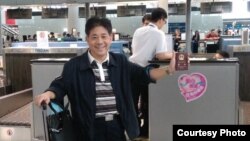 冯正虎在上海机场被拒绝出关（冯正虎推特图片）