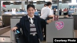 冯正虎在上海机场被拒绝出关（冯正虎推特图片）