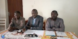 Max Loalnagr président de la LTDH à droite et Mahamat Ibedou de la CTDDH à droite, au Tchad, le 30 mars 2020. (VOA/André Kodmadjingar)