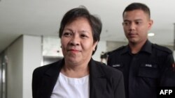 Maria Elvira Pinto Exposto tiba di Pengadilan Tinggi Shah Alam dalam pengawalan untuk mendengarkan putusan vonis dakwaan kasus narkoba di Shah Alam, Kuala Lumpur, 27 Desember 2017. (Foto: AFP)