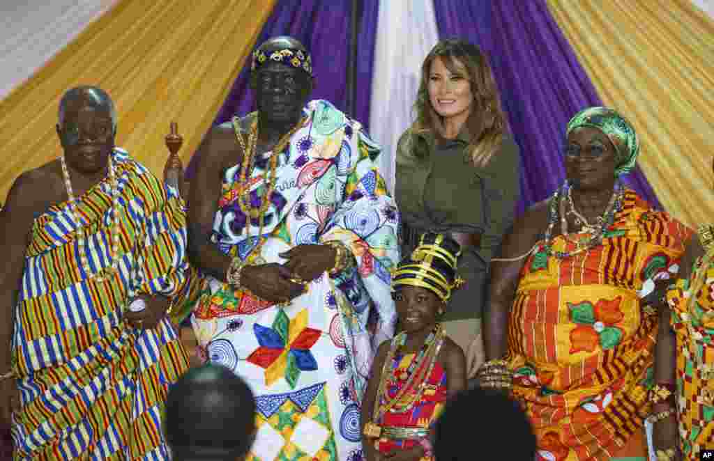 Melania Trump com o Rei&nbsp;Osabarimba Kwesi Atta II no Gana. 3 de Outubro, 2018