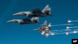 Flares are released from an F-15E Strike Eagle during a local training mission over North Carolina, 17 Dec 2010