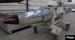 미국 애리조나주 피마항공우주박물관에 B61 핵폭탄 모형이 전시되어 있다.