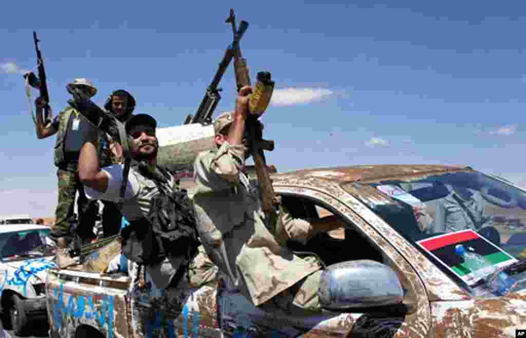 Fighters arrive from around the region to join the NTC push into Bani Walid, September 10, 2011. - E. Arrott