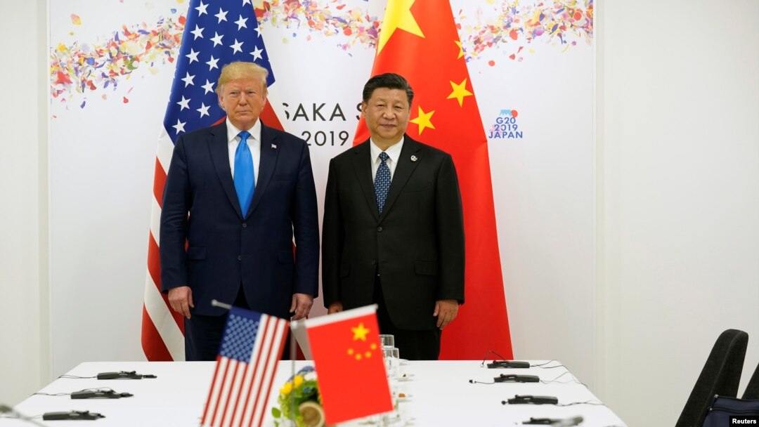 美國總統特朗普和中國國家主席習近平2019年6月29日在日本大阪G20峰會間隙舉行雙邊會談前合影