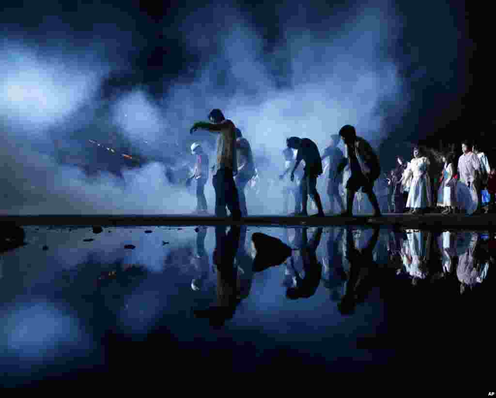 Filipino dancers perform to Michael Jackson's hit song "Thriller" at dawn at a park in Obando township, Bulacan province north of Manila, Philippines, Oct. 27, 2013.