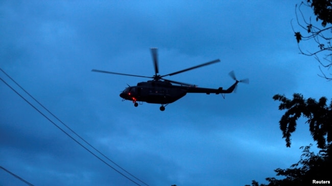 Chiếc trực thăng quân sự được cho là chở các em rời hang Tham Luang ở đông bắc Thái Lan hôm 8/7.