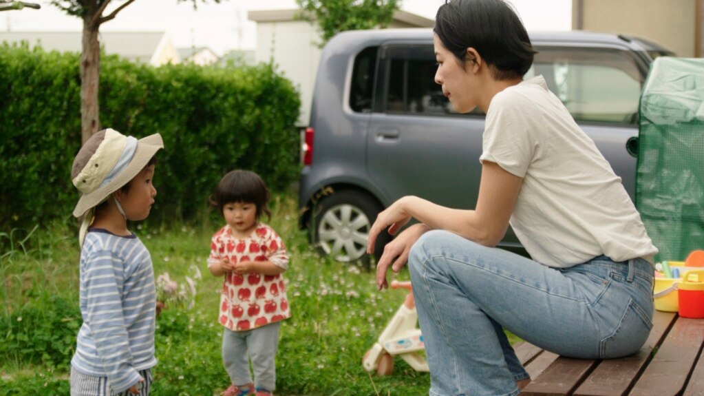 Australian Filmmaker Shows Japanese Single Mothers, Children Face Poverty
