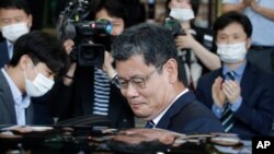 وزیر کیم یون چول له هغه وروسته استعفا وکړه چې شمالي کوریا د پیوستون څانګه په بمونو والوځوله