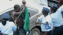 Policia angolano acusado de execução sumária - 2:37