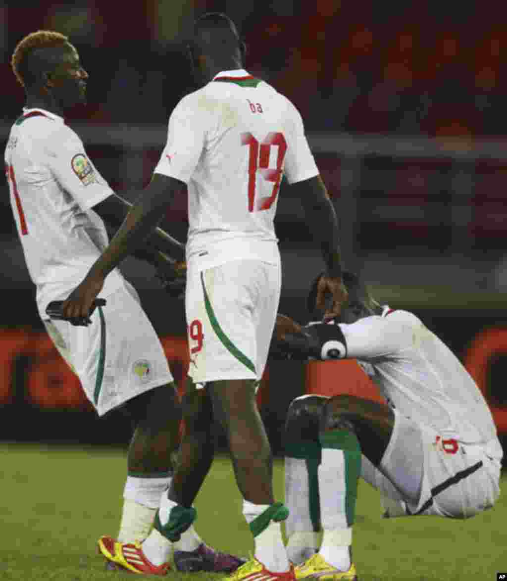 Senegal's players react after their team lost their African Nations Cup soccer match against Zambia at Estadio de Bata "Bata Stadium", in Bata January 21, 2012. REUTERS/Amr Abdallah Dalsh (EQUATORIAL GUINEA - Tags: SPORT SOCCER)
