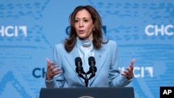 Calon presiden dari Partai Demokrat, Wakil Presiden Kamala Harris, berpidato di Congressional Hispanic Caucus Institute (CHCI) Leadership Conference, di Gedung Ronald Reagan di Washington, Rabu, 18 September 2024. (Foto: AP)