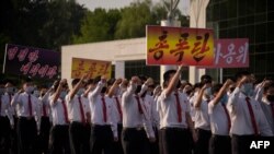 지난 8일 평양 김일성광장에서 한국 내 탈북만단체와 한국 정부를 비난하는 청년학생 집회가 열렸다.