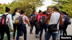 El gobierno mexicano ha acordado considerar cambiar sus leyes de migración después de 45 días si no puede detener el flujo de viajeros indocumentados.