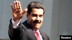 Nicolás Maduro realiza su primera gira internacional como mandatario de Venezuela. Su primera parada es Uruguay.