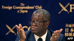 Le lauréat congolais du prix Nobel de la paix, Denis Mukwege, assiste à une conférence de presse à Tokyo le 3 octobre 2019. (Photo de Behrouz MEHRI / AFP)