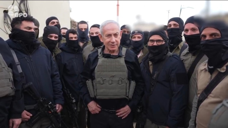 نتانیاهو در بازدید از نیروهای اسرائیلی در جنوب لبنان:‌ رژیم ایران و «محور شرارتش» اکنون برای بقا می‌جنگند