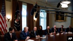 El presidente Donald Trump se reunió con legisladores republicanos en la Casa Blanca para hablar sobre política tributaria. Nov. 2, 2017.