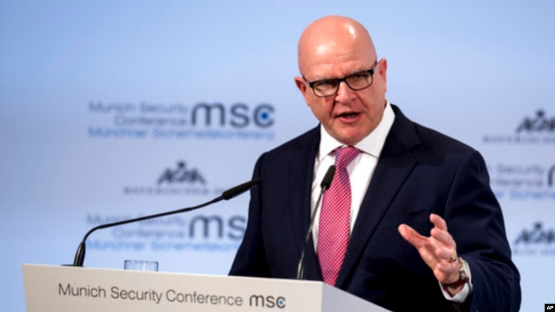 Herbert Raymond McMaster, umuhanuzi mu vy'umutekano mu biro White House mu nama i Munich, mu Budagi, itariki 17/02/2018.