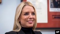 ARCHIVO - Pam Bondi, nominada como fiscal general, en el Capitolio en Washington, el 2 de diciembre de 2024.