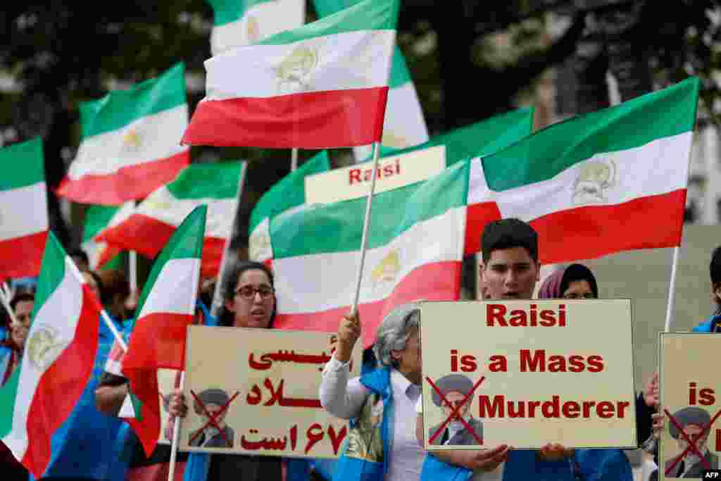영국 런던 다우닝가에서 이란 반정부 단체인 이란저항국민평의회(NCRI) 지지자들이 에브라임 라이시 대통령의 취임에 반대하는 시위를 했다.