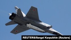 Borbena letjelica ruskog vazduhoplovstva MiG-31 tokom obilježavanja Dana pobjede u Moskvi 9. maja 2018, ilustrativna fotografija (Foto: REUTERS/Sergei Karpukhin)