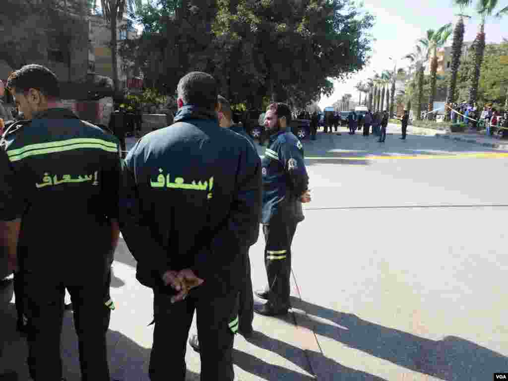 Paramedics wait at the explosion location in Giza, Egypt, Dec. 9, 2016. (H. Elrasam/VOA)