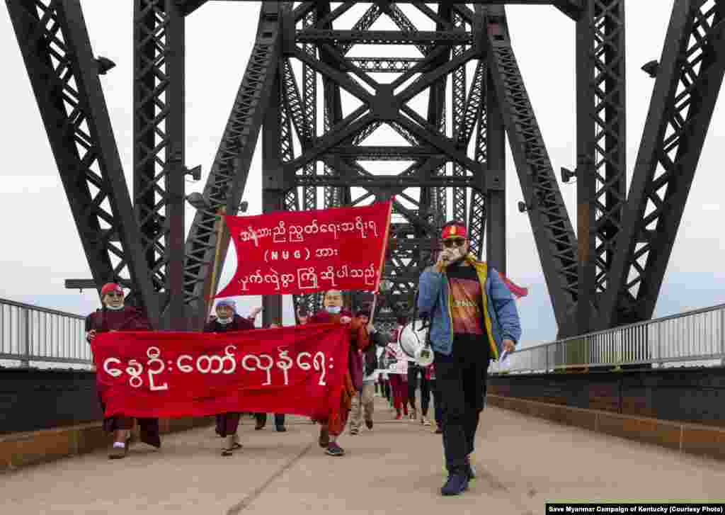 အမေရိကန်ပြည်ထောင်စု ကန်တပ်ကီပြည်နယ်က မြန်မာ့အရေးဆန္ဒပြပွဲ။ (ဧပြီ ၁၇၊ ၂၀၂၁။ ဓာတ်ပုံ - Save Myanmar Campaign of Kentucky)