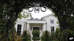 Kuća u Los Altosu u Kaliforniji procenjena na 4 miliona dolara u novembru 2011. 