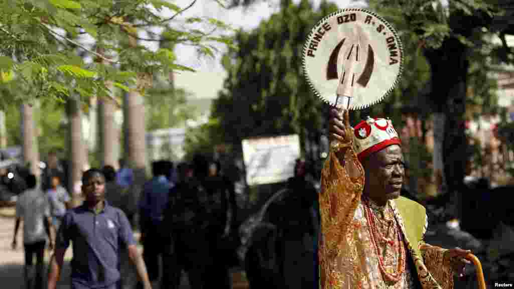 Prince Ozo Onna ya shiga zanga zangar da akeyi kan shugaban Biafra Nnamdi Kanu.