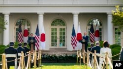 美国总统拜登与日本首相菅义伟在白宫联合记者会（2021年4月16日）