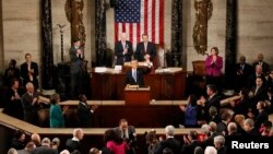 El presidente Barack Obama es ovacionado en el Capitolio.