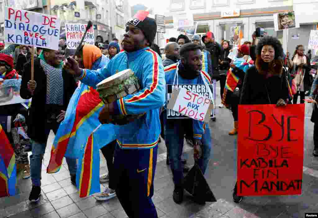 Des manifestations ont été organisées à l'étranger, comme à Bruxelles, en Belgique, le 19 décembre 2016.