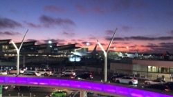 2020年3月，新冠疫情导致封城之前，包卓轩在洛杉矶国际机场入关时，宣布寻求政治庇护。图为洛杉矶国际机场2019年8月24日资料照。（美国之音雨舟）