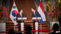 韩国总统尹锡悦2023年12月13日会晤荷兰首相吕特（Mark Rutte）。（法新社）